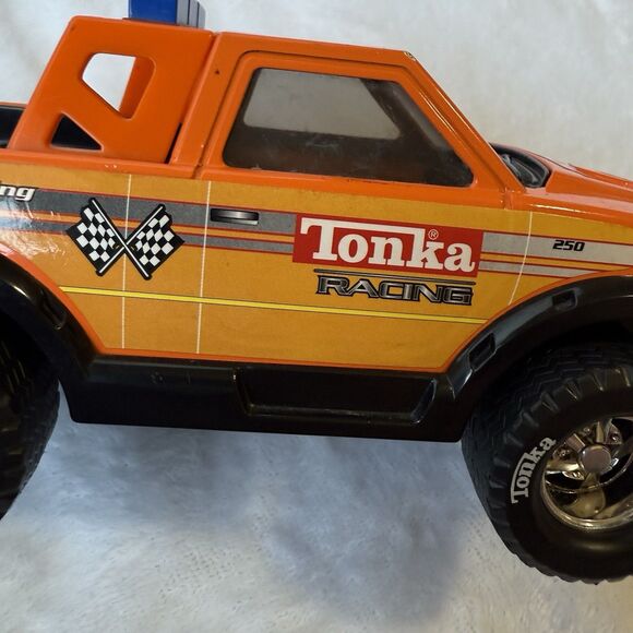 VINTAGE TONKA PICK UP TRUCK - TONKA GO-CART RACING - HASBRO 2002 - Picture 10 of 16